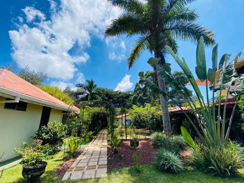 Hotel Villas De La Colina Atenas Exterior photo